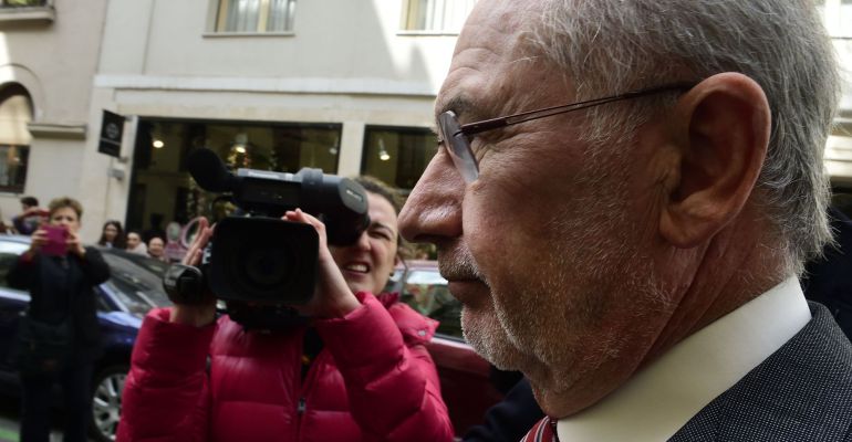 Rodrigo Rato llega este viernes a su desoacho. Rodrigo Rato llega este viernes a su desoacho.