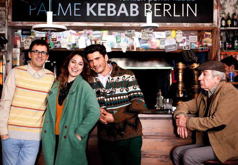 Julián López, Blanca Suárez y Yon González protagonizan 'Perdiendo el norte'. A la derecha, José Sacristán. Julián López, Blanca Suárez y Yon González protagonizan 'Perdiendo el norte'. A la derecha, José Sacristán.