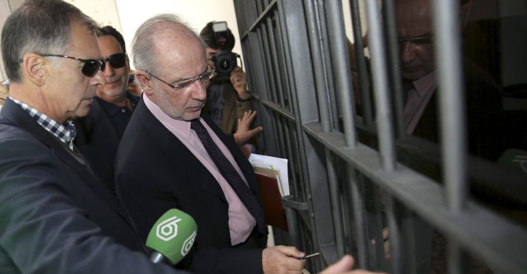 El exvicepresidente del Gobierno Rodrigo Rato, a su llegada a su domicilio en el barrio de Salamanca. El exvicepresidente del Gobierno Rodrigo Rato, a su llegada a su domicilio en el barrio de Salamanca.