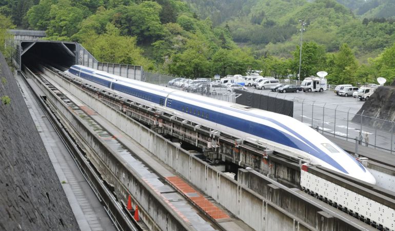 Imagen del 'Maglev' (magnetic levitation) durante las pruebas. Imagen del 'Maglev' (magnetic levitation) durante las pruebas.