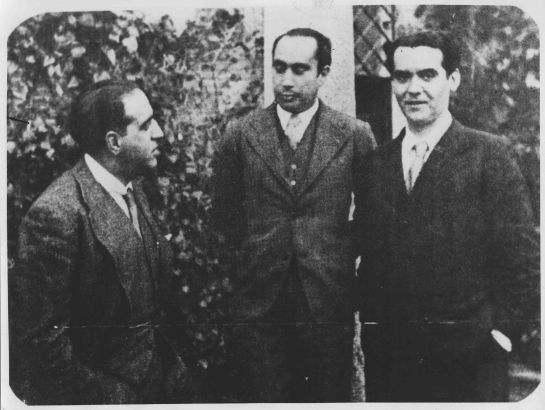 Federico García Lorca con amigos en los años 30 en el Cigarral toledano de Menores. Federico García Lorca con amigos en los años 30 en el Cigarral toledano de Menores.