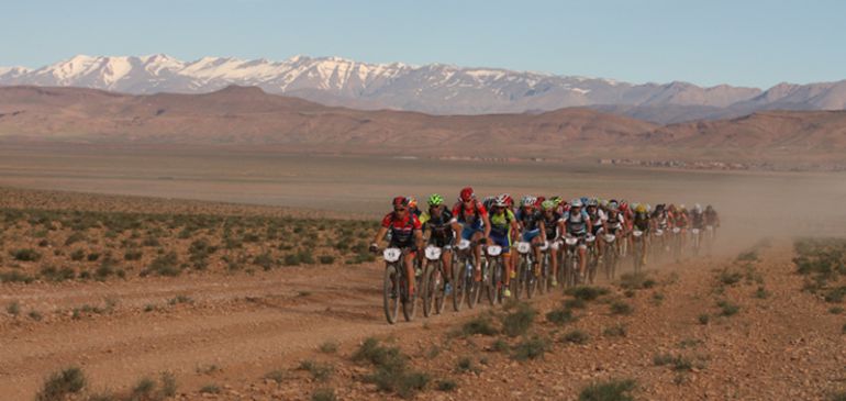 El portugués José Silva se ha impuesto en la primera etapa de la Titan Desert. El portugués José Silva se ha impuesto en la primera etapa de la Titan Desert.