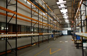 Así se transforma una nave de oficinas en la cárcel de 'Vis a vis' Así se transforma una nave de oficinas en la cárcel de 'Vis a vis'