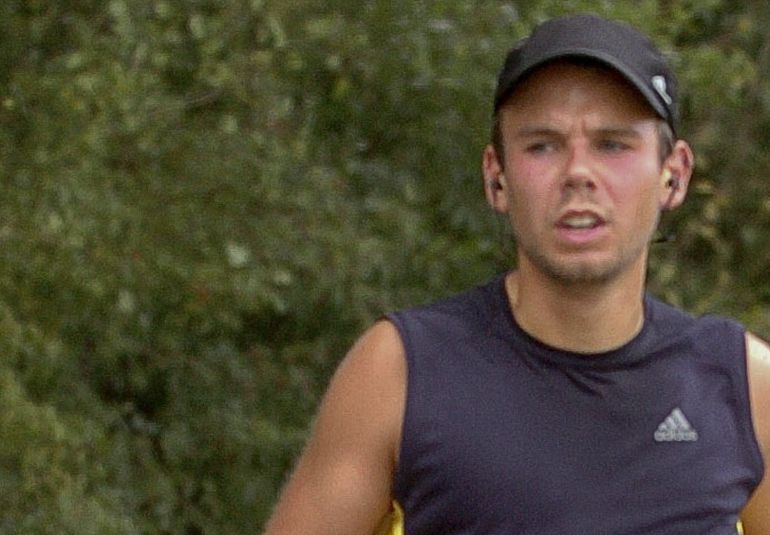 Andreas Lubitz runs the Airportrace half marathon in Hamburg in this September 13, 2009 file photo. The Germanwings co-pilot suspected of deliberately crashing a plane in the French Alps in March, killing all 150 people on board, practised a descent on the previous flight, German newspaper Bild reported on May 5, 2015. REUTERS/Foto-Team-Mueller/Files Andreas Lubitz runs the Airportrace half marathon in Hamburg in this September 13, 2009 file photo. The Germanwings co-pilot suspected of deliberately crashing a plane in the French Alps in March, killing all 150 people on board, practised a descent on the previous flight, German newspaper Bild reported on May 5, 2015. REUTERS/Foto-Team-Mueller/Files