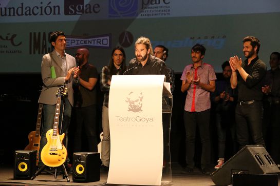 Juanma Latorre, de Vetusta Morla, recogiendo uno de los premios Juanma Latorre, de Vetusta Morla, recogiendo uno de los premios