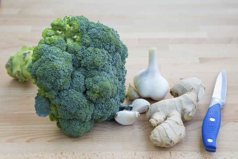 El brócoli, el ajo y el jenjibre son tres de los alimentos con una acción anticancerígena más contrastada. El brócoli, el ajo y el jenjibre son tres de los alimentos con una acción anticancerígena más contrastada.