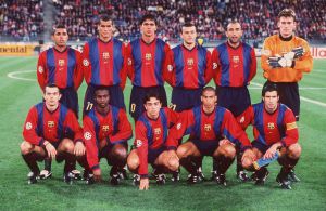 Xavi con la plantilla del Barcelona en la Champions League 1998/1999. Xavi con la plantilla del Barcelona en la Champions League 1998/1999.