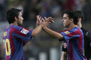 Xavi entra en el campo en sustitución de Deco. Xavi entra en el campo en sustitución de Deco.