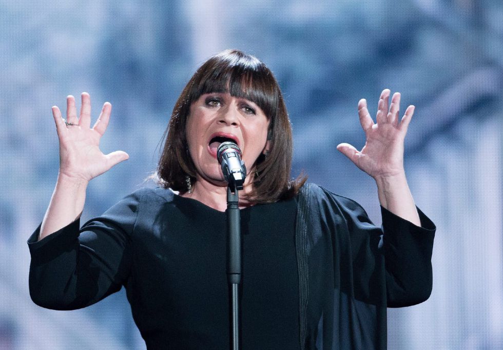 La cantante Lisa Angell, representante de Francia en Eurovisión, interpretando "N’oubliez pas" La cantante Lisa Angell, representante de Francia en Eurovisión, interpretando "N’oubliez pas"