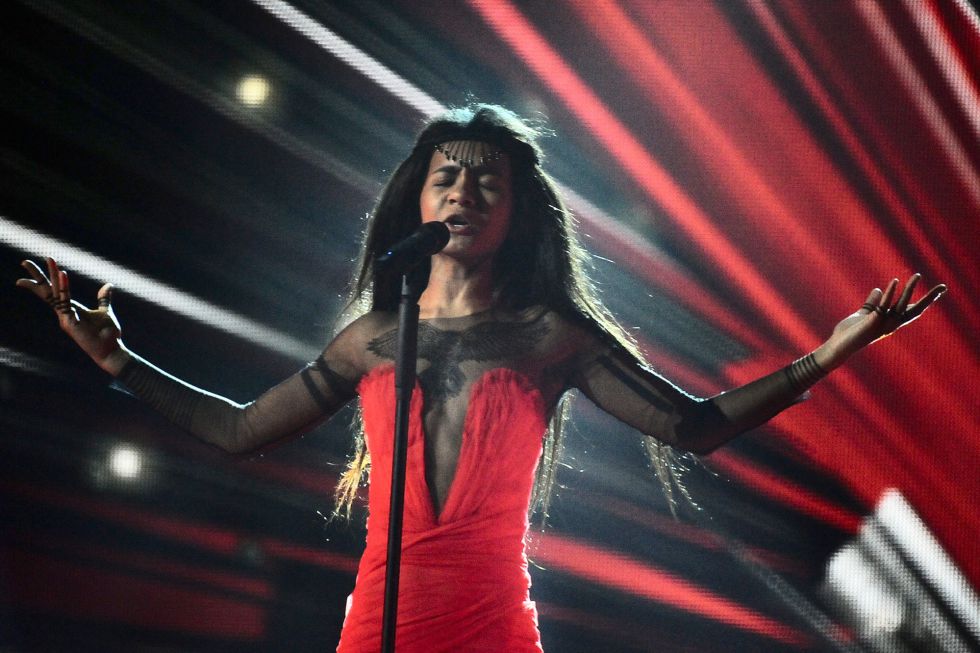 Aminata, de Letonia, en la canción "Love injected". Aminata, de Letonia, en la canción "Love injected".