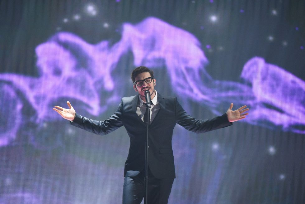 John Karayiannis, de Chipre, interpretando "One thing I should have done". John Karayiannis, de Chipre, interpretando "One thing I should have done".