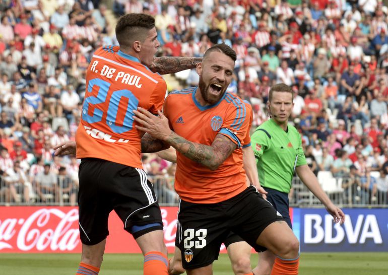 Otamendi celebra su gol en Almería Otamendi celebra su gol en Almería