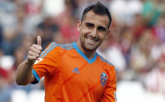 Paco Alcacer celebra el tercer gol del Valencia en Almería Paco Alcacer celebra el tercer gol del Valencia en Almería