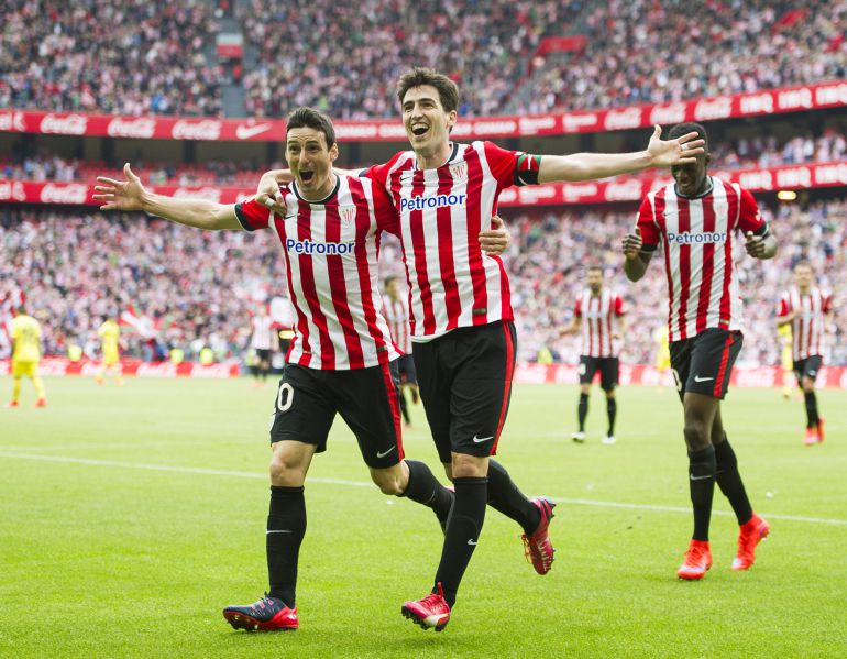 Iraola celebra junto a Aduriz su último gol como jugador del Athletic Iraola celebra junto a Aduriz su último gol como jugador del Athletic