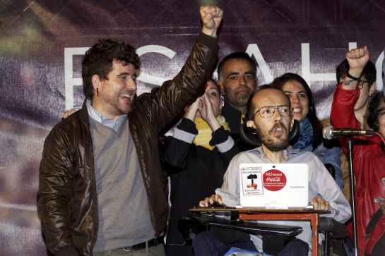 Pablo Echenique, candidato de Podemos a las Cortes de Aragón, que ha conseguido 14 escaños, se dirige a sus seguidores en el Centro de Historia de Zaragoza. Pablo Echenique, candidato de Podemos a las Cortes de Aragón, que ha conseguido 14 escaños, se dirige a sus seguidores en el Centro de Historia de Zaragoza.