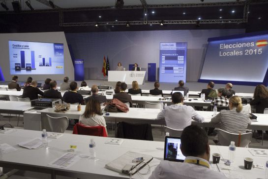 La secretaria de Estado de Comunicación, Carmen Martínez Castro, y el subsecretario del Ministerio del Interior, Luis Aguilera, durante la rueda de prensa que han ofrecido para informar de la participación. La secretaria de Estado de Comunicación, Carmen Martínez Castro, y el subsecretario del Ministerio del Interior, Luis Aguilera, durante la rueda de prensa que han ofrecido para informar de la participación.