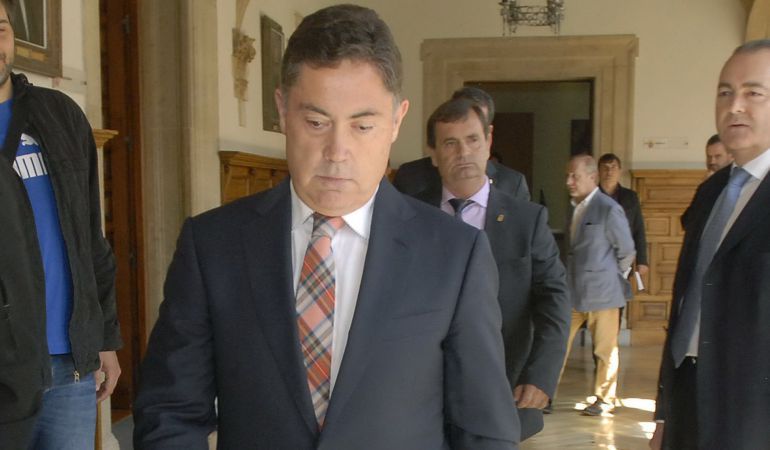 Marcos Martínez se dirige a un acto en la Diputación de León. Marcos Martínez se dirige a un acto en la Diputación de León.