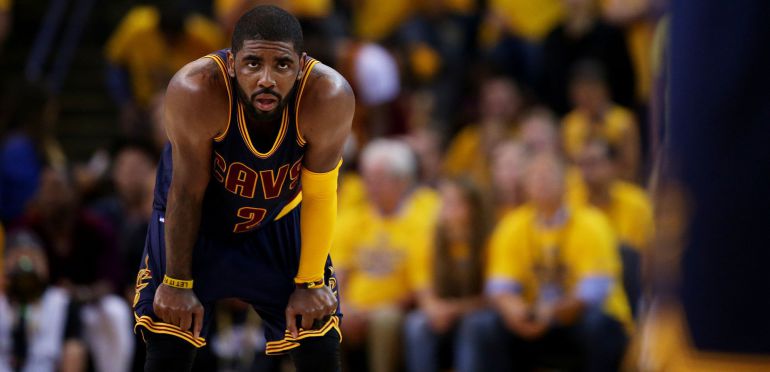 Kyrie Irving ha sufrido una lesión en el primer partido de las Finales de la NBA. Kyrie Irving ha sufrido una lesión en el primer partido de las Finales de la NBA.