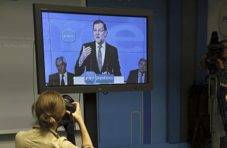 Los periodistas siguen desde la sala de prensa la intervención del presidente del Gobierno y del PP, Mariano Rajoy. Los periodistas siguen desde la sala de prensa la intervención del presidente del Gobierno y del PP, Mariano Rajoy.