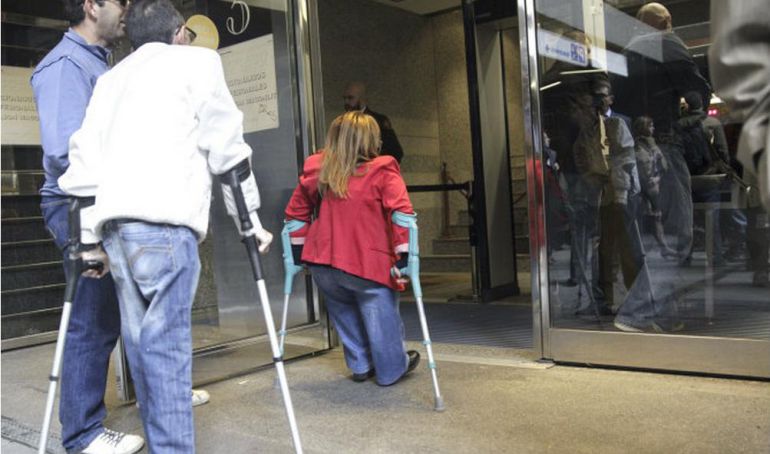 Afectados por el medicamento llegan al juzgado de primera instancia de Madrid, en una imagen de archivo. Afectados por el medicamento llegan al juzgado de primera instancia de Madrid, en una imagen de archivo.