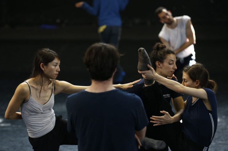 Imagen de un ensayo de 'Veronia', el nuevo espectáculo de la compañía de danza contemporánea La Veronal, que inaugurará el festival Grec 2015 Imagen de un ensayo de 'Veronia', el nuevo espectáculo de la compañía de danza contemporánea La Veronal, que inaugurará el festival Grec 2015