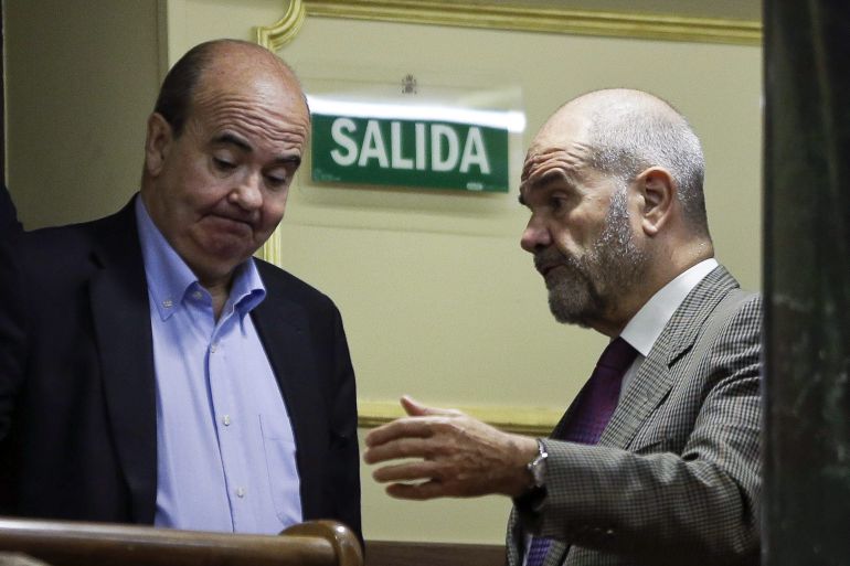 Los diputados socialistas Manuel Chaves (d) y Gaspar Zarrías (i). Los diputados socialistas Manuel Chaves (d) y Gaspar Zarrías (i).