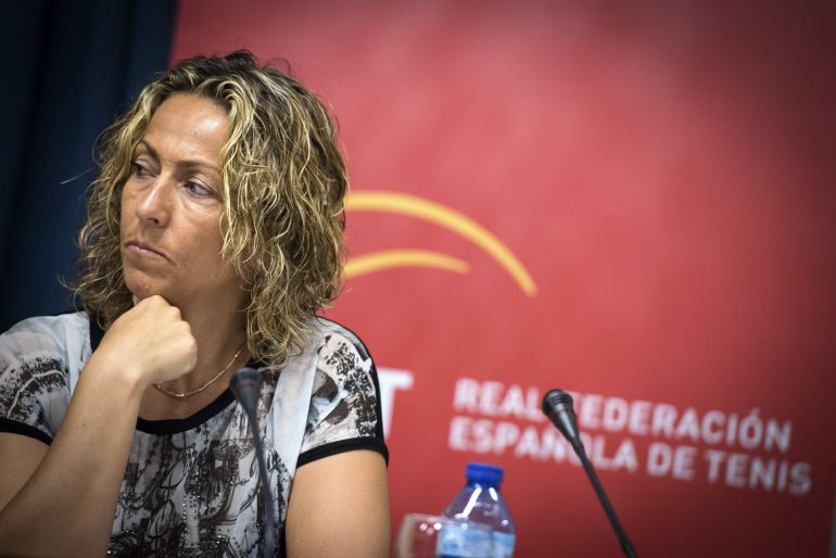 La capitana del equipo de Copa Davis, Gala León, durante la rueda de prensa ofrecida en Madrid junto al presidente de la Real Federación Española de Tenis (RFET) José Luis Escañuela La capitana del equipo de Copa Davis, Gala León, durante la rueda de prensa ofrecida en Madrid junto al presidente de la Real Federación Española de Tenis (RFET) José Luis Escañuela