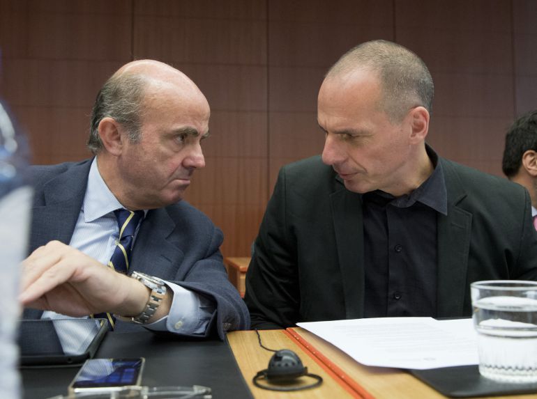 De Guindos habla con Varoufakis, ministro de Finanzas de Grecia De Guindos habla con Varoufakis, ministro de Finanzas de Grecia