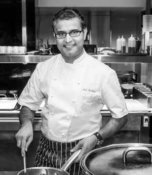 Atul Kochhar fue el primer chef indio en recibir una estrella Michelin. Atul Kochhar fue el primer chef indio en recibir una estrella Michelin.
