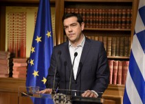 Tsipras afirma que el informe del FMI legitima la postura del 'no'