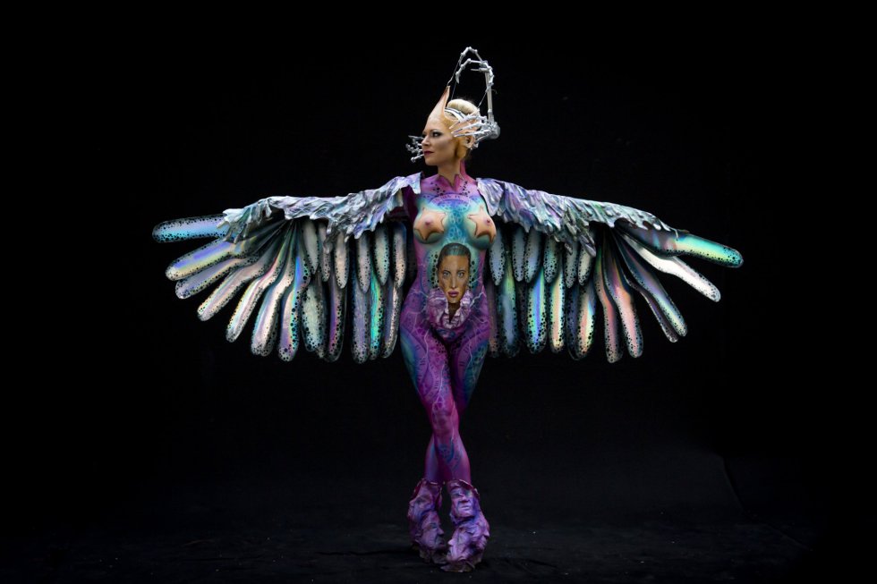 Artistas de distintas partes del planeta se dan cita en la localidad de Pörtschach, con el fin de demostrar sus habilidades con el pincel, nada menos que utilizando el cuerpo de modelos como tela para las más extravagantes obras. Artistas de distintas partes del planeta se dan cita en la localidad de Pörtschach, con el fin de demostrar sus habilidades con el pincel, nada menos que utilizando el cuerpo de modelos como tela para las más extravagantes obras.