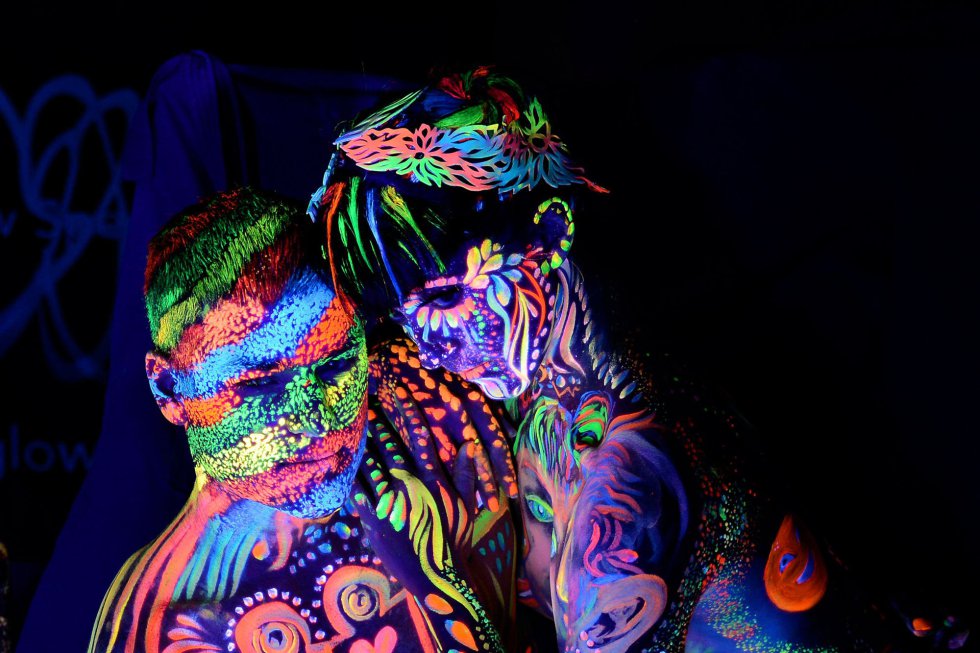 Dos modelos posan para la foto en el Festival Mundial de Cuerpos Pintados 2015. Dos modelos posan para la foto en el Festival Mundial de Cuerpos Pintados 2015.