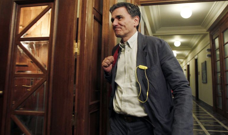 El nuevo ministro de Finanzas griego, Euclidis Tsakalotos, asiste a una reunión del consejo de ministros griegos en Atenas. El nuevo ministro de Finanzas griego, Euclidis Tsakalotos, asiste a una reunión del consejo de ministros griegos en Atenas.