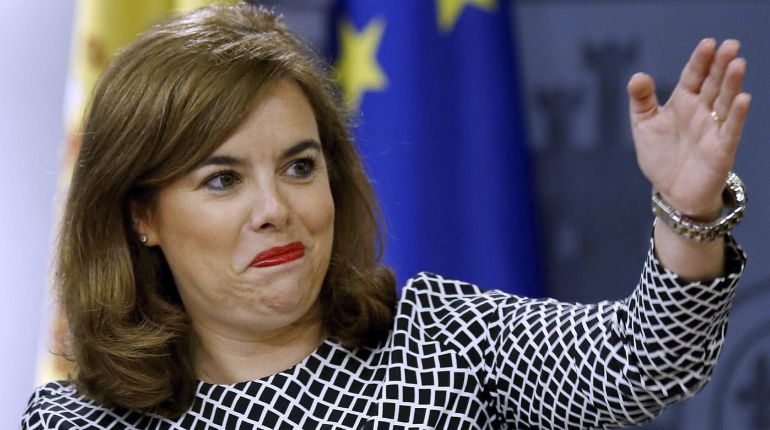 La vicepresidenta del Gobierno Soraya Sáenz de Santamaría durante la rueda de prensa posterior a la reunión del Consejo de Ministros. La vicepresidenta del Gobierno Soraya Sáenz de Santamaría durante la rueda de prensa posterior a la reunión del Consejo de Ministros.