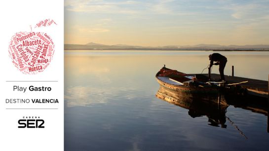 Un pescador, en la Albufera de Valencia. Un pescador, en la Albufera de Valencia.