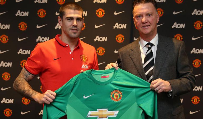 La presentación de Víctor Valdés con el United La presentación de Víctor Valdés con el United