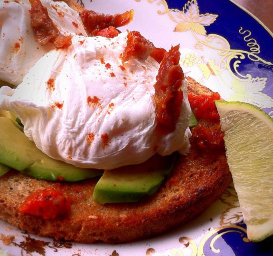 Huevos contra aguacate. Huevos contra aguacate.