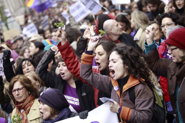 Numerosas mujeres se manifestaron en la marcha convocada por el Movimiento Feminista de Madrid para mostrar su rechazo al anteproyecto de la ley del aborto / EFE Numerosas mujeres se manifestaron en la marcha convocada por el Movimiento Feminista de Madrid para mostrar su rechazo al anteproyecto de la ley del aborto / EFE