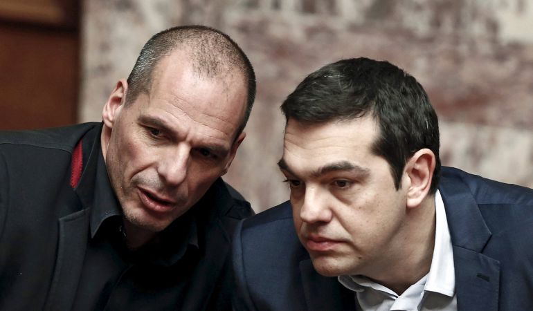El exministro de Finanzas, Yanis Varoufakis, y el primer ministro griego, Alexis Tripras, en el Parlamento heleno el pasado 18 de febrero El exministro de Finanzas, Yanis Varoufakis, y el primer ministro griego, Alexis Tripras, en el Parlamento heleno el pasado 18 de febrero