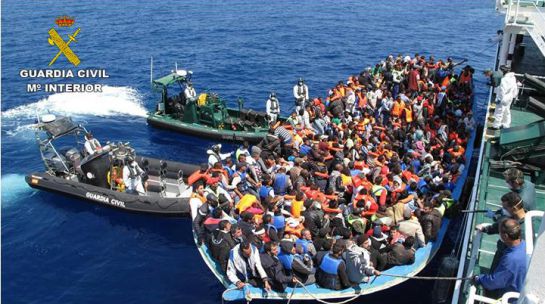 La Guardia Civil junto a la Border Force británica rescata a 589 inmigrantes en aguas italianas. La Guardia Civil junto a la Border Force británica rescata a 589 inmigrantes en aguas italianas.