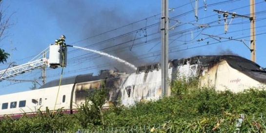 Evacuados los pasajeros de un AVE en Francia por un incendio Evacuados los pasajeros de un AVE en Francia por un incendio