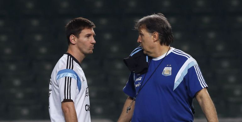 Martino: "Si fuese Messi ya habría dejado de jugar con Argentina" Martino: "Si fuese Messi ya habría dejado de jugar con Argentina"