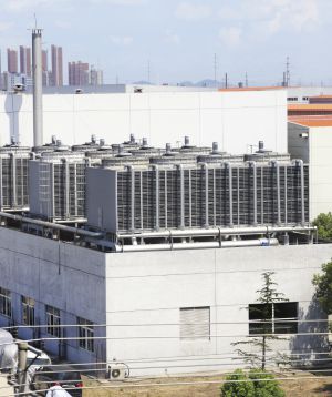 Torres de refrigeración, uno de los focos de infección de la enfermedad. Torres de refrigeración, uno de los focos de infección de la enfermedad.