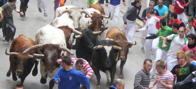 Imagen de la suelta de los 'bous al carrer'. Imagen de la suelta de los 'bous al carrer'.