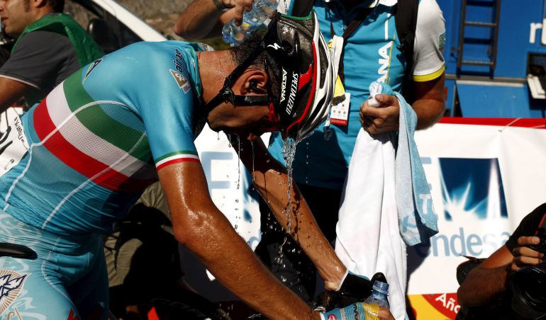Vincenzo Nibali, al final de la etapa en la que fue expulsado de la Vuelta. Vincenzo Nibali, al final de la etapa en la que fue expulsado de la Vuelta.