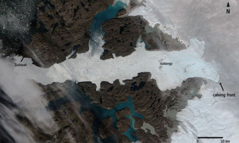 Un gigantesco iceberg se desprende de Groenlandia Un gigantesco iceberg se desprende de Groenlandia