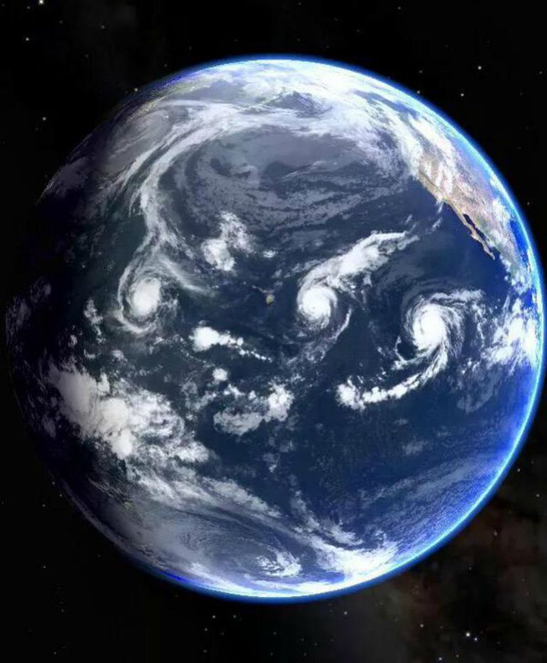 Imagen de la NASA que muestra la formación de tres huracanes en el Pacífico a finales de Agosto del año 2015. Imagen de la NASA que muestra la formación de tres huracanes en el Pacífico a finales de Agosto del año 2015.