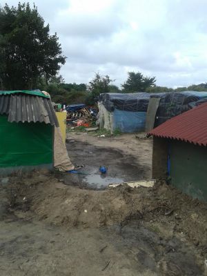 La lluvia ha dejado así la zona que rodea la escuela La lluvia ha dejado así la zona que rodea la escuela