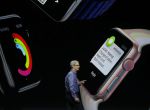 MCX520- SAN FRANCISCO (CA, EEUU), 9/09/2015.- El director ejecutivo de Apple, Tim Cook, habla hoy, miércoles 9 de septiembre de 2015, al finalizar el evento de lanzamiento de Apple, auditorio Bill Graham Civic de San Francisco, California (EEUU). La compañía tecnológica mostró hoy sus nuevos modelos de teléfonos iPhone, el iPhone 6S y el iPhone 6S Plus, que incorporan tecnología 3D Touch o de presión táctil, la posibilidad de grabar en resolución 4K y tomar fotos que se convierten en breves vídeos. EFE/MONICA DAVEY