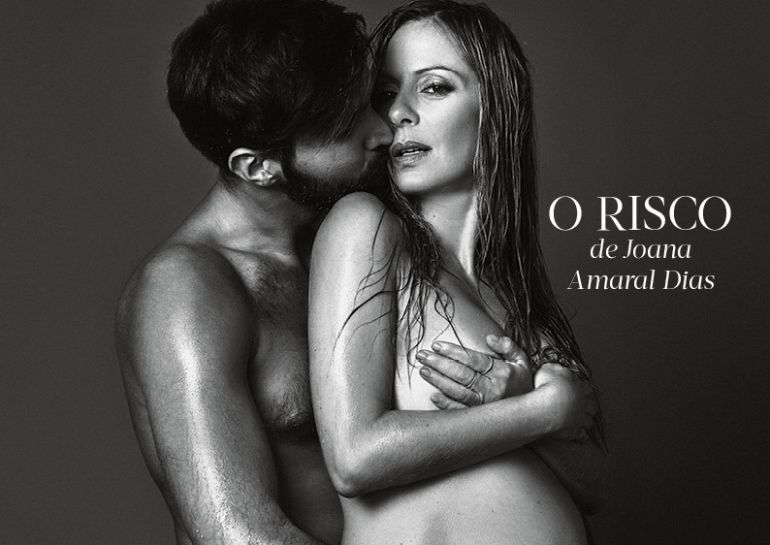 Joana Amaral Dias, en la portada de la revista, junto a su marido Joana Amaral Dias, en la portada de la revista, junto a su marido